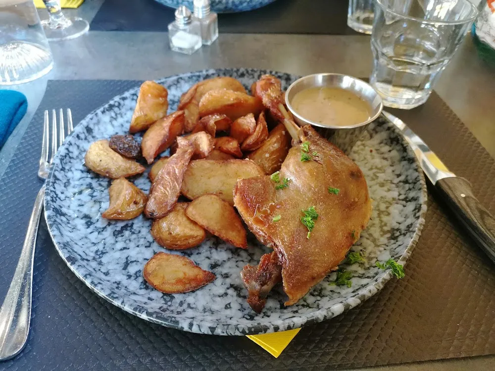 Cuisse de Canard Confite Et Patatoes